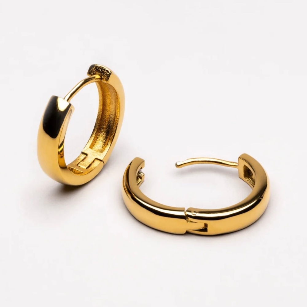 NWT ATOLEA BOLD HUGGIE HOOPS IN GOLD